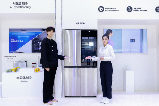 삼성전자가 중국 최대 가전 전시회 'AWE 2025'에 참가해 '비스포크 AI 패밀리허브' 냉장고 등 다양한 비스포크 AI가전을 전시한다. 삼성전자 제공